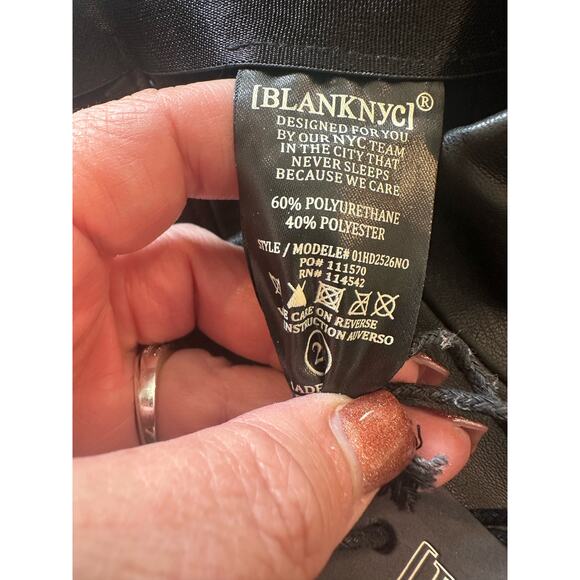 NWT Blank NYC Vegan Leather Side Zip Pull On Leggings In Black Size 25 - Picture 12 of 13